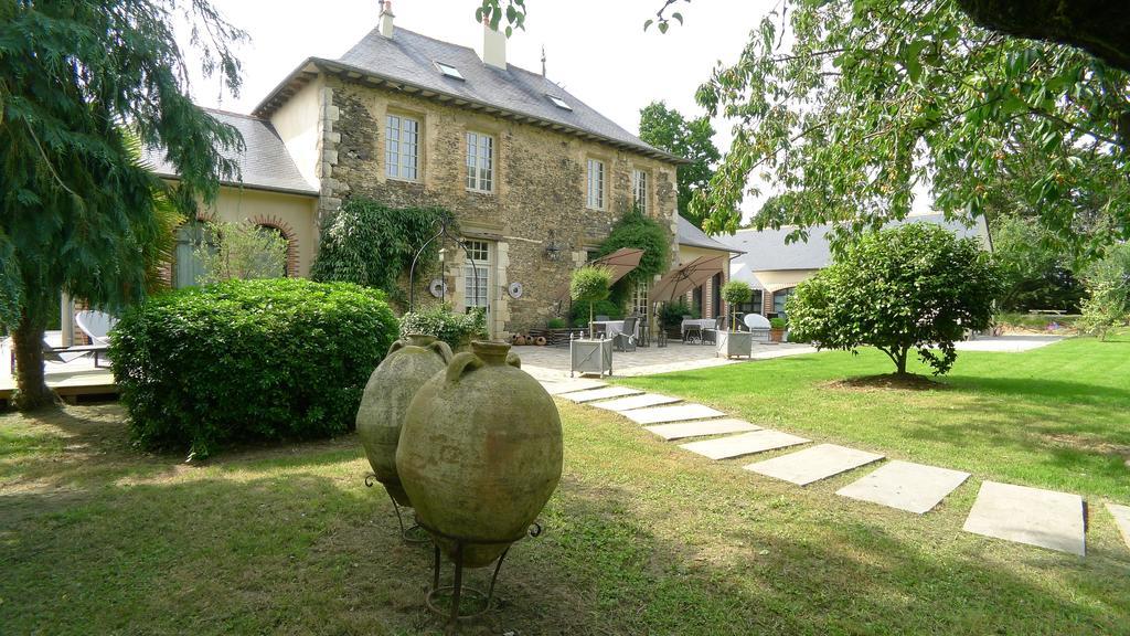 Les Demeures De Marie Bed and Breakfast Pacé Exteriör bild